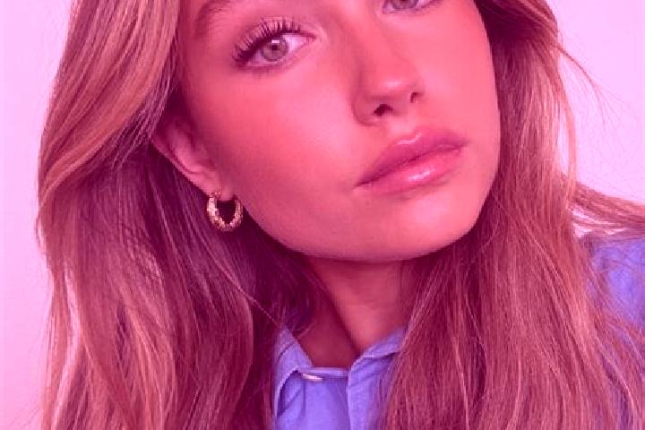 Sophia, 31, a dark blonde green-eyed mediterranean companion based in Rushcutters Bay. Offering Couples, Fetish, Duos, Erotic Massage, Travel Companion. Avai...