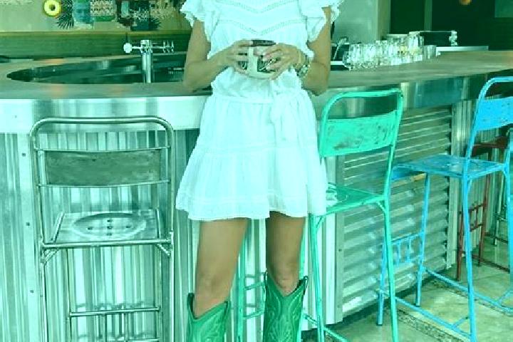 Sophia, 32, a chestnut brown-eyed asian companion based in Sainte-Helene-sur-Isere. Offering Domination, Deep French Kissing, Duos. Available for incall and ...