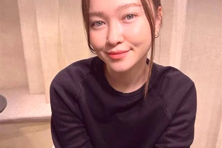 Sophia, 33, a auburn blue-eyed asian companion based in Avilla. Offering Overnight, CIM, Party Girl, Dinner Date. Available for incall and outcall, overnight...