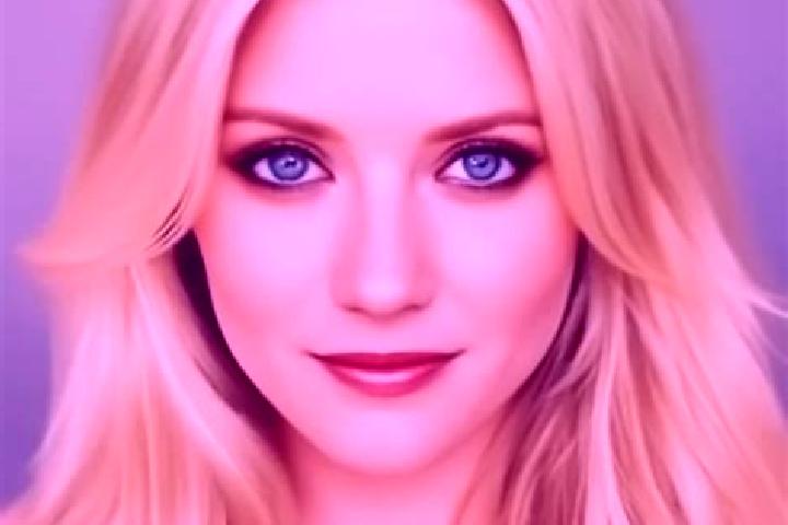 Sophia, 33, a blonde amber-eyed mixed companion based in Braggio. Offering OWO, BDSM, Couples, Overnight. Available for incall and outcall, day and evening d...