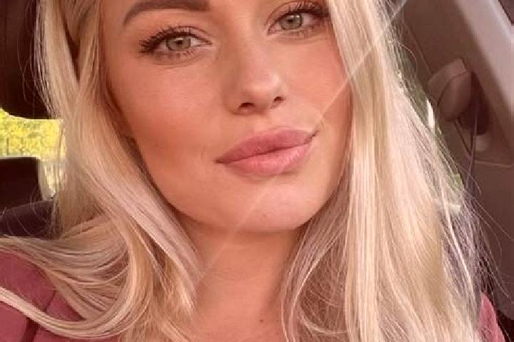 Sophia, 33, a blonde hazel-eyed caribbean companion based in Rietschen. Offering Massage, OWO, Tantra, Couples. Available for incall and outcall, day and eve...