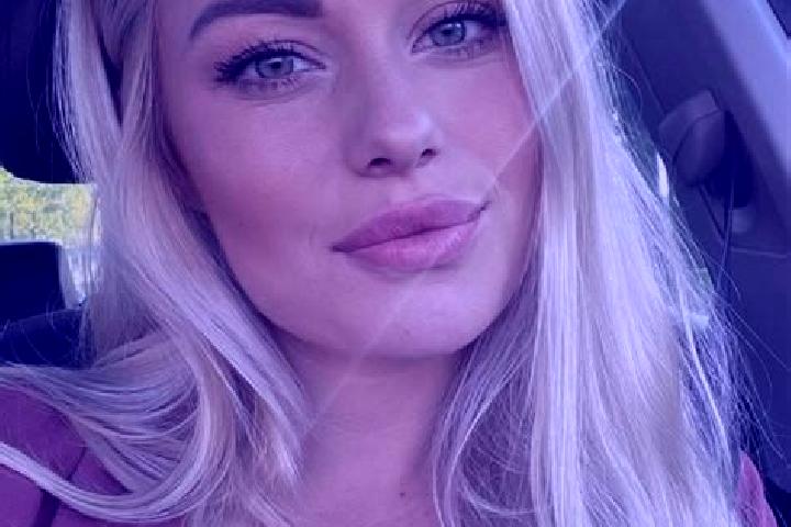 Sophia, 33, a blonde hazel-eyed slavic companion based in Takanomachi. Offering GFE, Massage, Erotic Massage, 69, Overnight. Available for incall and outcall...