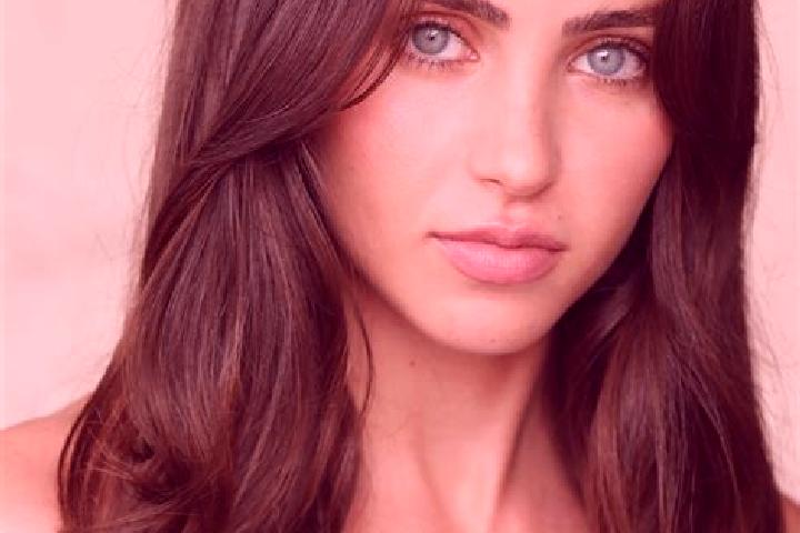 Sophia, 33, a chestnut dark-eyed mixed companion based in Currais. Offering Dinner Date, Roleplay, 69. Available for incall and outcall, overnight bookings a...