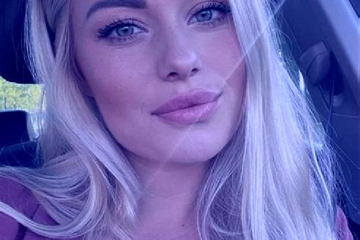 Sophia, 34, a blonde hazel-eyed mediterranean companion based in Shantipur. Offering Erotic Massage, Massage. Available for incall and outcall, day and eveni...