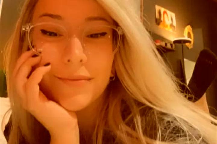 Sophia, 34, a platinum blonde green-eyed european companion based in Penhalonga. Offering OWO, Roleplay, Party Girl, Erotic Massage. Available for incall and...