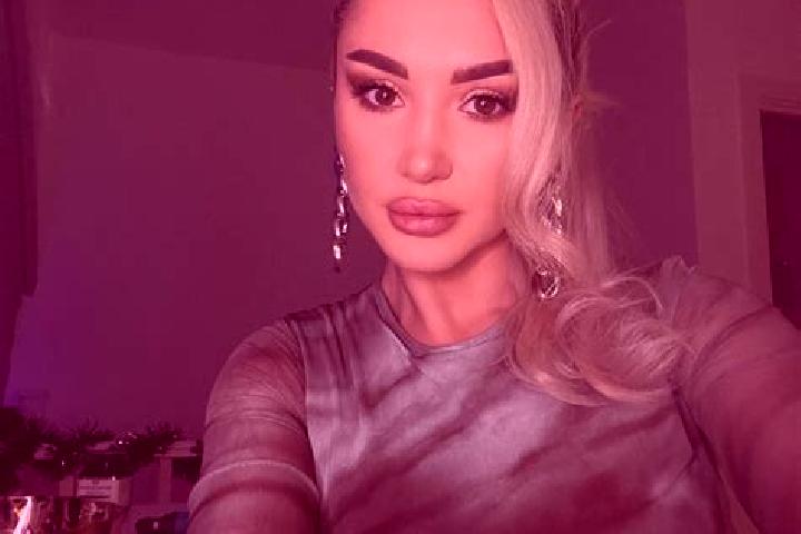 Sophia, 35, a auburn amber-eyed middle eastern companion based in Hill. Offering Dinner Date, Travel Companion, GFE, OWO. Available for incall and outcall, d...