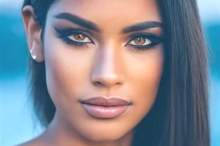Sophia, 35, a chestnut hazel-eyed latina companion based in Perna. Offering 69, Striptease, Tantra. Available for incall and outcall, overnight bookings avai...