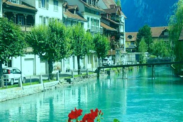 Sophia, 35 — Escort in Sellenbueren, Switzerland