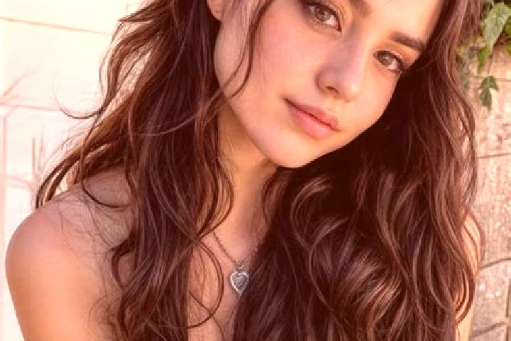 Sophia, 37, a brunette hazel-eyed middle eastern companion based in Dollarton. Offering Massage, Overnight. Available for incall and outcall, day and evening...
