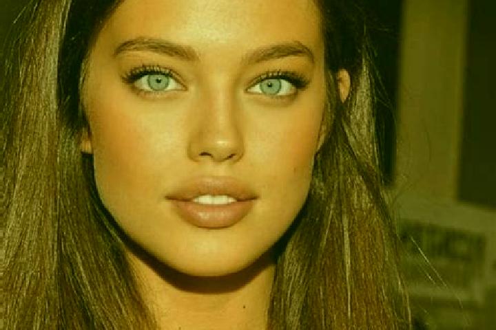 Sophia, 37, a chestnut blue-eyed caucasian companion based in Acheres-la-Foret. Offering Girlfriend Experience, Deep French Kissing, Couples, Party Girl, Mas...