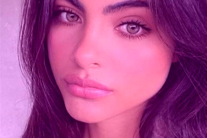 Sophia, 38, a brunette green-eyed latina companion based in Campana. Offering Fetish, 69, Striptease. Available for incall and outcall, overnight bookings av...