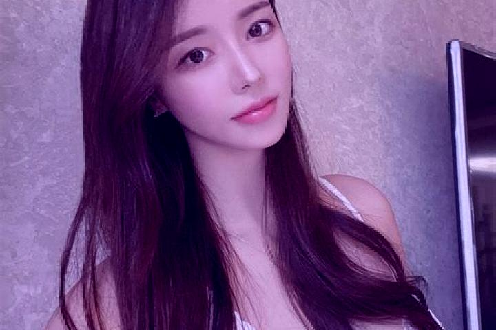 Sophia, 38 — Escort in Caomiao, China