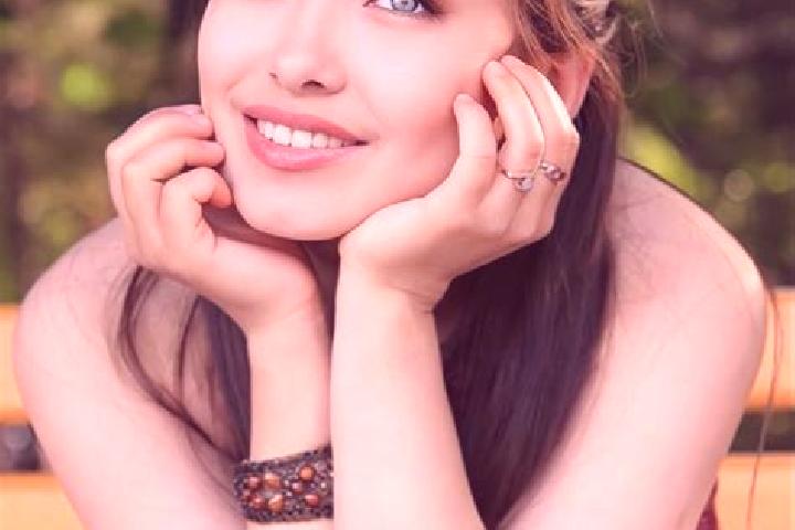 Sophia, 39, a red blue-eyed asian companion based in Khetia. Offering BDSM, Striptease, Erotic Massage, Party Girl. Available for incall and outcall, overnig...