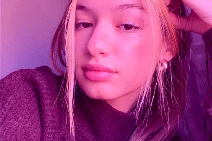Stella, 20, a blonde brown-eyed indian companion based in Roqueseriere. Offering 69, Duos. Available for incall and outcall, day and evening dates.