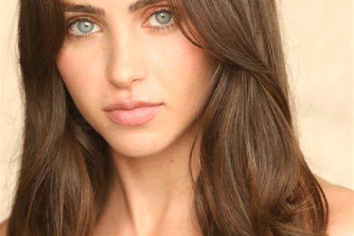 Stella, 20, a chestnut brown-eyed latina companion based in Benevides. Offering Domination, OWO. Available for incall and outcall, overnight bookings available.