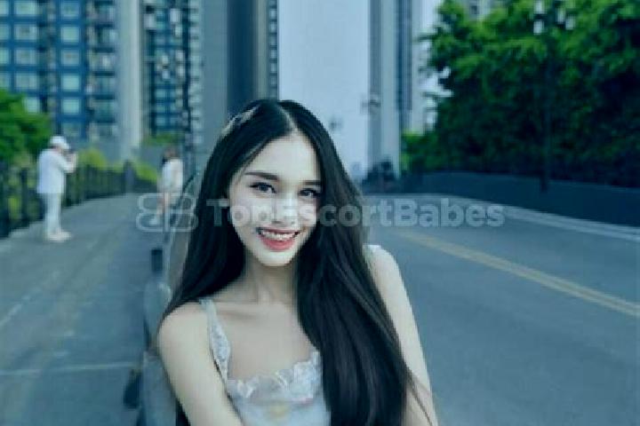 Stella, 20 — Escort in Meili, China