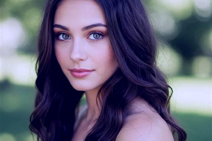 Stella, 21, a brunette hazel-eyed caucasian companion based in Ciseuseupan. Offering OWO, Fetish, Roleplay. Available for incall and outcall, day and evening...