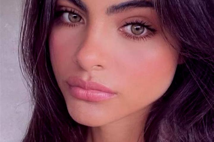 Stella, 21, a chestnut dark-eyed indian companion based in Silleda. Offering Tantra, Girlfriend Experience. Available for incall and outcall, day and evening...