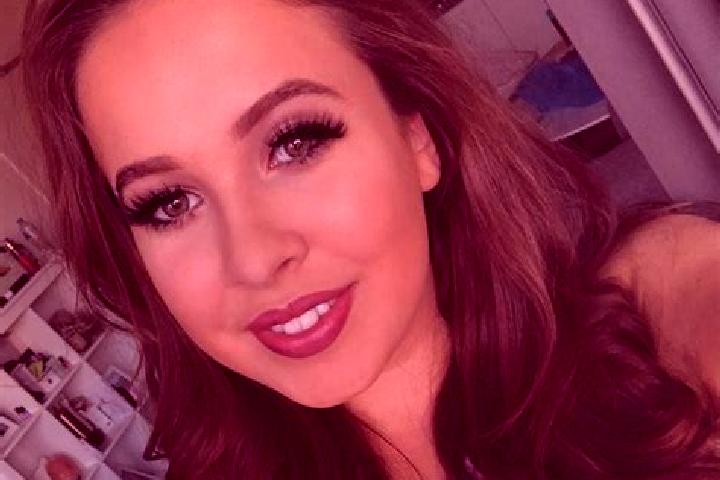 Stella, 21, a dark blonde grey-eyed middle eastern companion based in Puente de Genave. Offering Striptease, Overnight. Available for incall and outcall, ove...