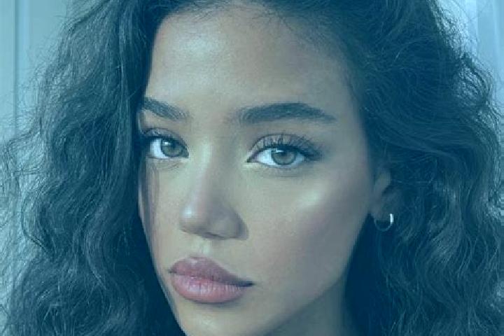 Stella, 22, a black brown-eyed european companion based in Baru. Offering Duos, Overnight, Dinner Date. Available for incall and outcall, day and evening dates.