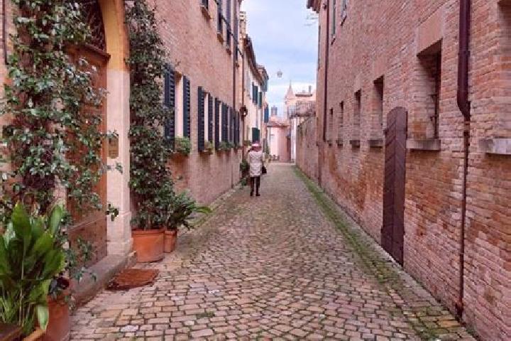 Stella, 22 — Escort in Saludecio, Italy