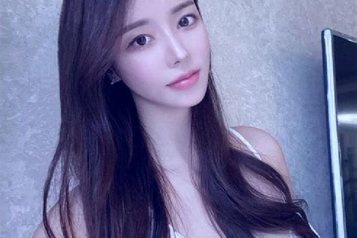 Stella, 22 — Escort in Shiyuetian, China