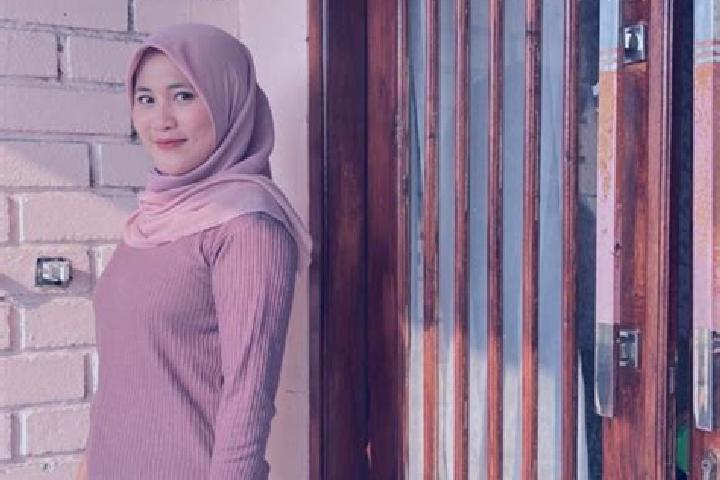 Stella, 22 — Escort in Talun, Indonesia