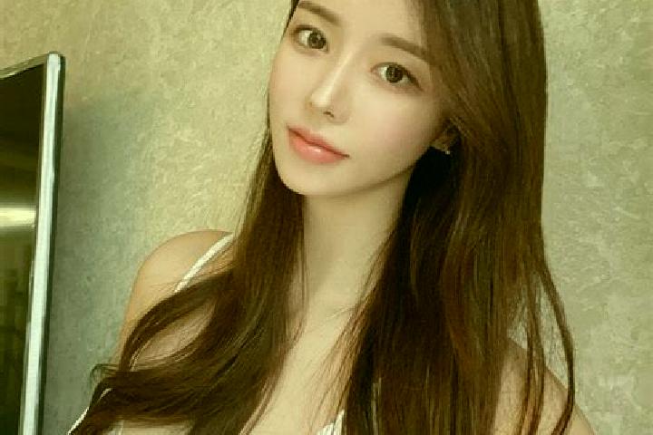 Stella, 22 — Escort in Zhongyuanlu, China