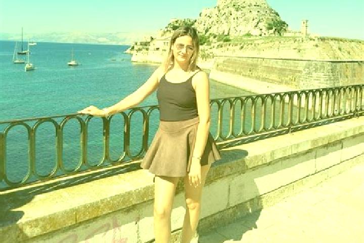 Stella, 23 — Escort in Malusteni, Romania