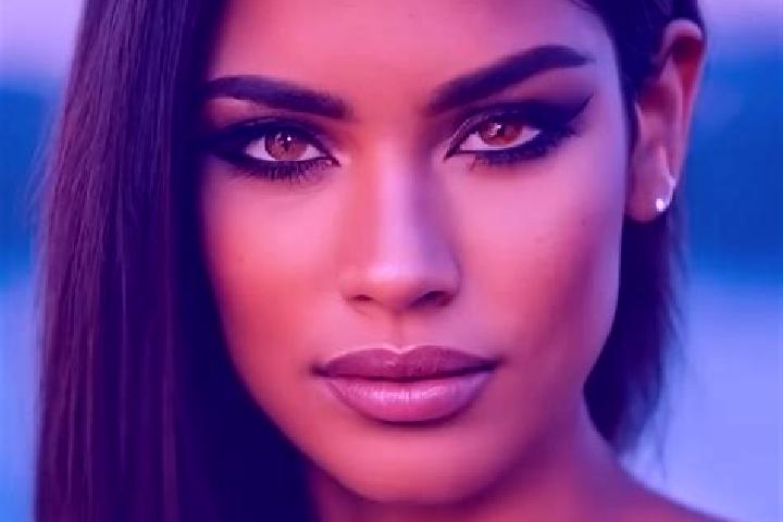 Stella, 24, a auburn brown-eyed latina companion based in Liviu Rebreanu. Offering Travel Companion, Massage, Erotic Massage, OWO. Available for incall and o...
