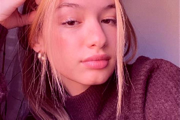 Stella, 24, a blonde brown-eyed indian companion based in Otor-Udu. Offering Erotic Massage, Girlfriend Experience, Dinner Date, Striptease. Available for in...