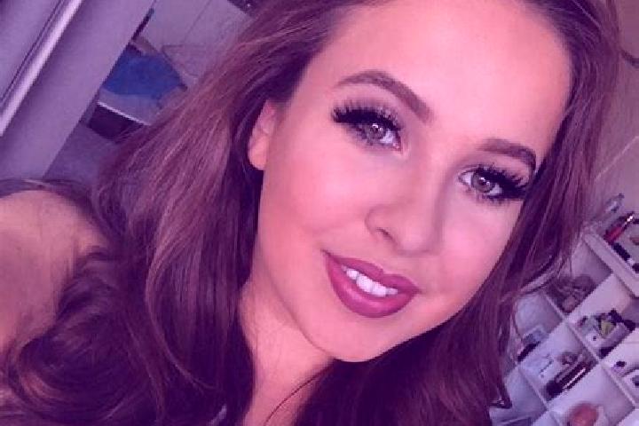 Stella, 24, a blonde brown-eyed latina companion based in Staveley. Offering Prostate Massage, 69, Fetish, Overnight, Dinner Date. Available for incall and o...