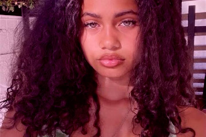 Stella, 24, a chestnut green-eyed mixed companion based in Eskicine. Offering Fetish, Deep French Kissing, Tantra. Available for incall and outcall, overnigh...