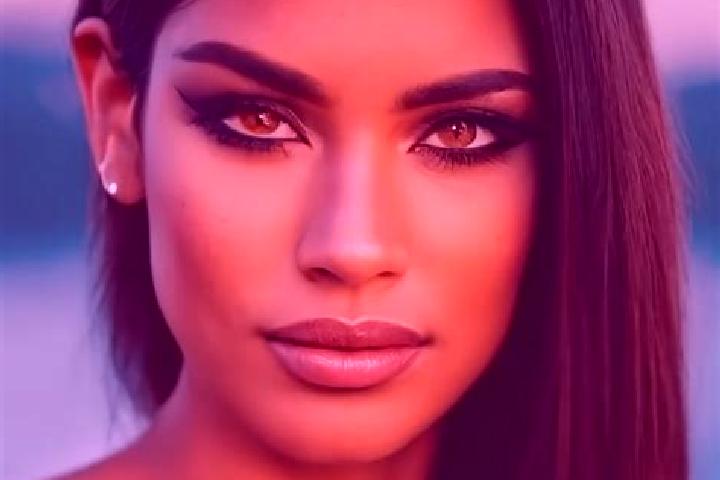 Stella, 24, a red dark-eyed latina companion based in Lar. Offering Couples, Travel Companion, BDSM. Available for incall and outcall, day and evening dates.