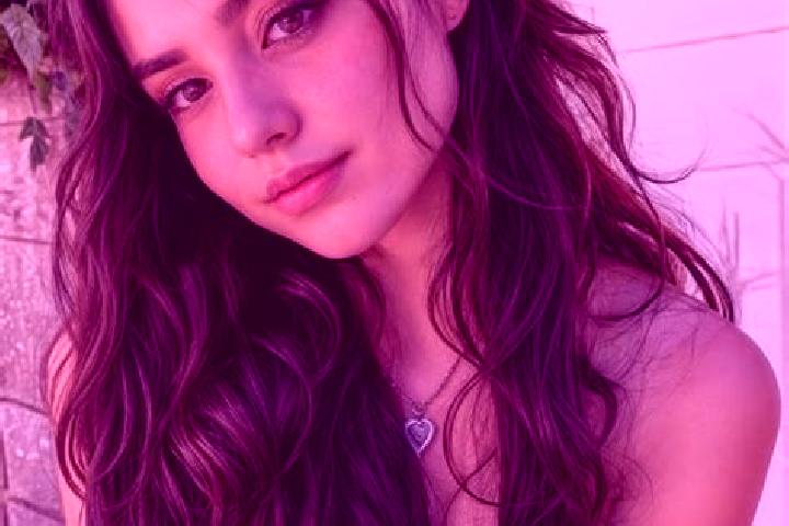 Stella, 25, a auburn hazel-eyed mixed companion based in Embourg. Offering CIM, Dinner Date, Prostate Massage. Available for incall and outcall, day and even...