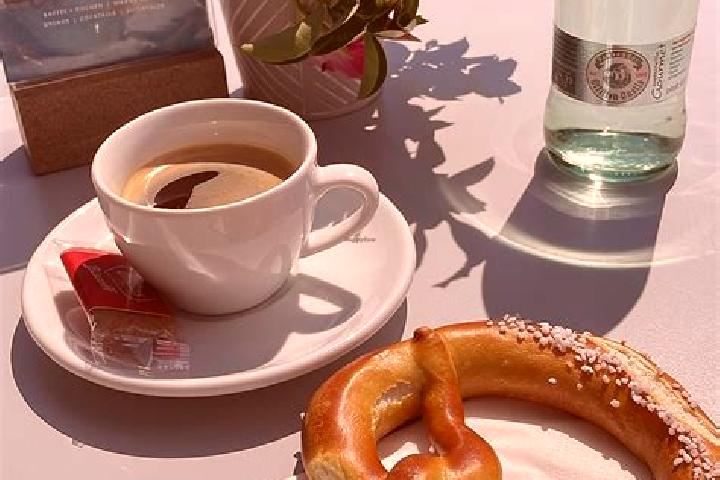 Stella, 25 — Escort in Gaienhofen, Germany