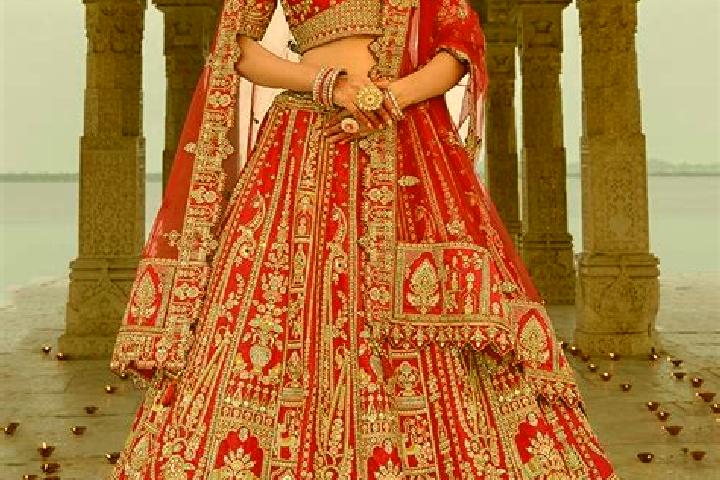 Stella, 25 — Escort in Red, India