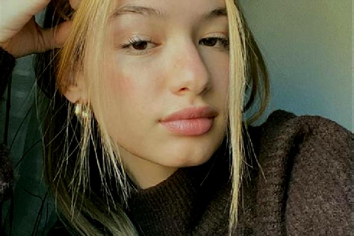 Stella, 26, a blonde brown-eyed mediterranean companion based in Libofshe. Offering Striptease, Overnight, CIM, OWO, BDSM. Available for incall and outcall, ...