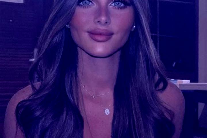 Stella, 26, a brunette dark-eyed caribbean companion based in Trefonen. Offering Duos, Travel Companion, Striptease. Available for incall and outcall, overni...