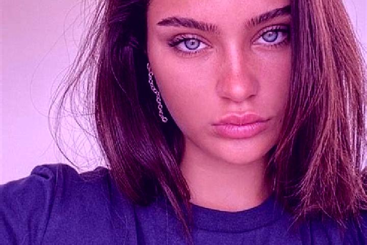 Stella, 27, a brunette blue-eyed mediterranean companion based in Royuela. Offering Travel Companion, Couples, Tantra. Available for incall and outcall, over...