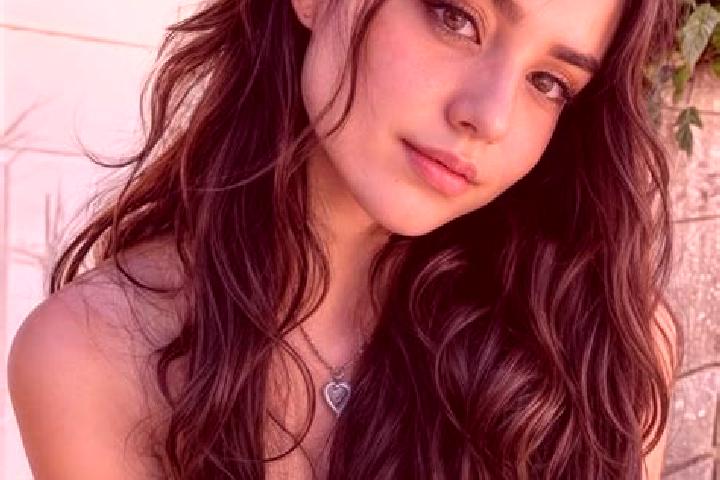Stella, 27, a brunette hazel-eyed latina companion based in Nannhausen. Offering Domination, A-Level, Girlfriend Experience. Available for incall and outcall...