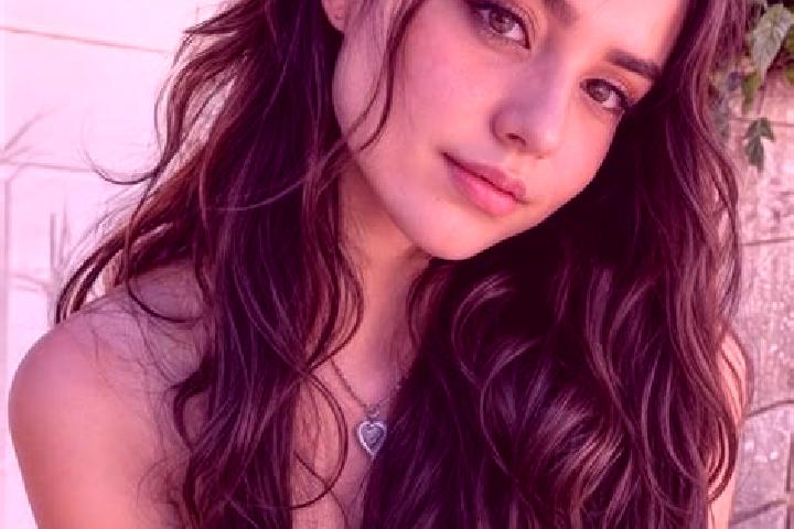 Stella, 27, a brunette hazel-eyed middle eastern companion based in Quirinopolis. Offering Prostate Massage, Domination, GFE, Couples. Available for incall a...