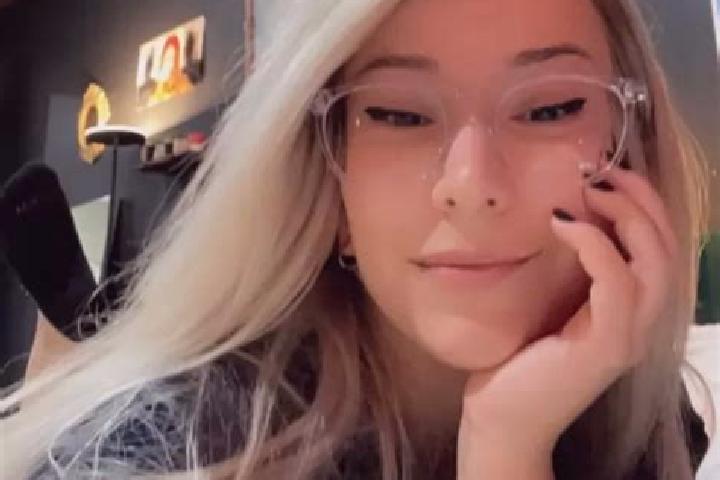 Stella, 27, a platinum blonde grey-eyed caucasian companion based in Neumarkt an der Ybbs. Offering Deep French Kissing, Striptease, Erotic Massage, Fetish. ...