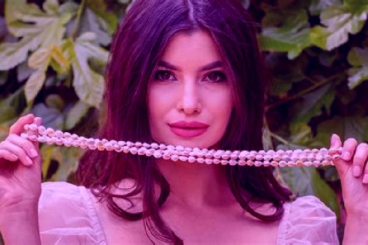 Stella, 27 — Escort in Suatu, Romania