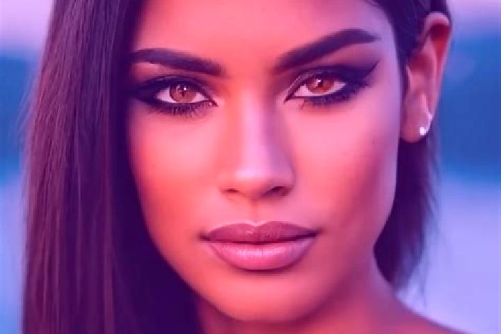 Stella, 28, a chestnut amber-eyed latina companion based in Borio. Offering Striptease, Couples, Prostate Massage, GFE. Available for incall and outcall, day...