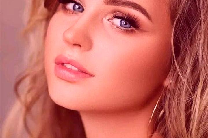 Stella, 28, a dark blonde blue-eyed indian companion based in Khanr. Offering Duos, Couples, CIM. Available for incall and outcall, day and evening dates.