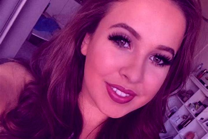 Stella, 29, a auburn amber-eyed caucasian companion based in Kampung Lambor Kanan. Offering Dinner Date, Striptease, Party Girl. Available for incall and out...