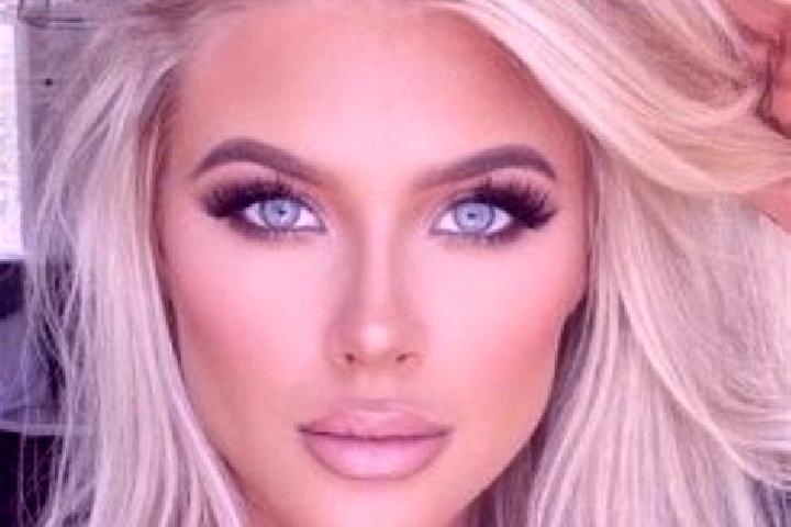 Stella, 29, a platinum blonde hazel-eyed middle eastern companion based in Marinhais. Offering OWO, CIM, GFE. Available for incall and outcall, day and eveni...