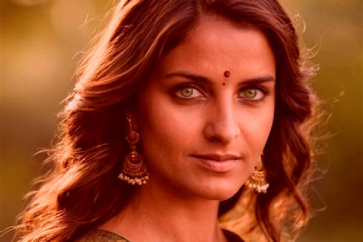 Stella, 30, a brunette green-eyed indian companion based in Dommaranandyala. Offering Erotic Massage, Dinner Date, Girlfriend Experience. Available for incal...