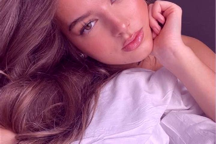 Stella, 32, a chestnut green-eyed latina companion based in Dombasle-sur-Meurthe. Offering Prostate Massage, Party Girl. Available for incall and outcall, ov...